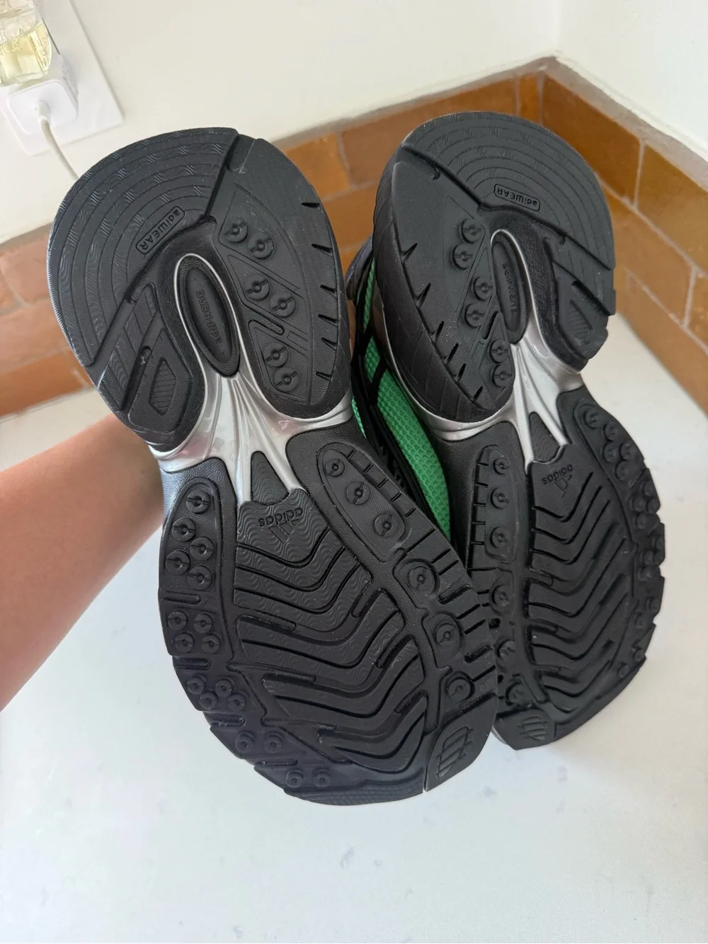 adidas 6.5 mens and 7.5 women's  Black and Green Mesh Athletic Sneakers